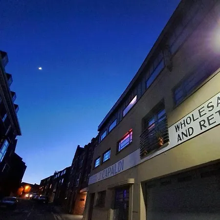 Séjour chez l'habitant The Icecream Factory, In Private House