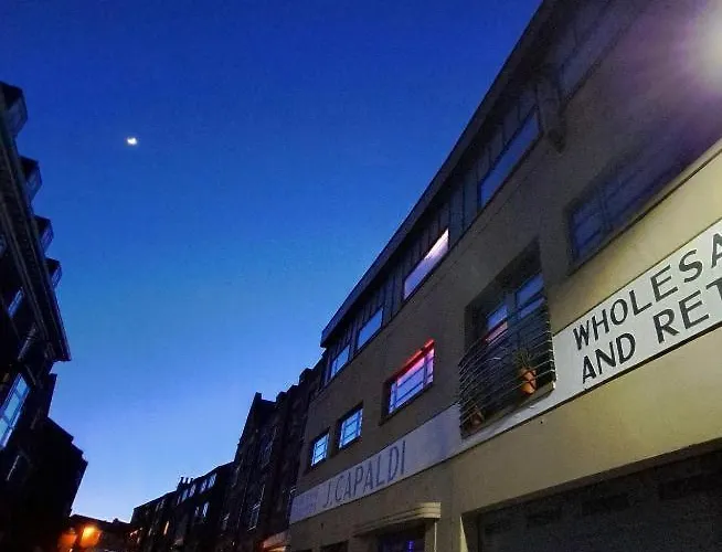 Séjour chez l'habitant The Icecream Factory, In Private House